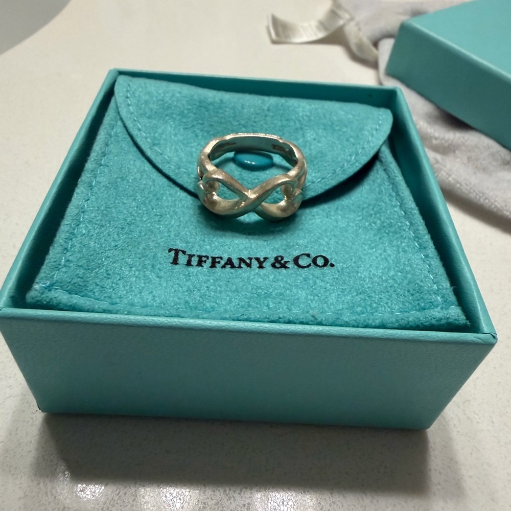 Tiffany & Co. Loving heart Infinity ring